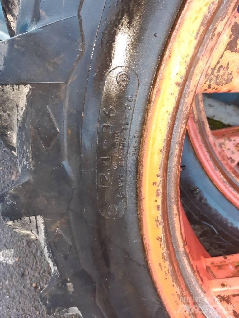 Goodyear 12.4-36 الإطارات والعجلات والحافات