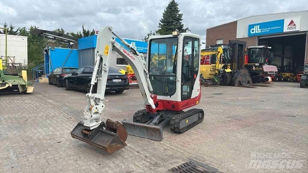 Takeuchi TB216 A حفارات صغيرة أقل من 7 طن (حفارات صغيرة)