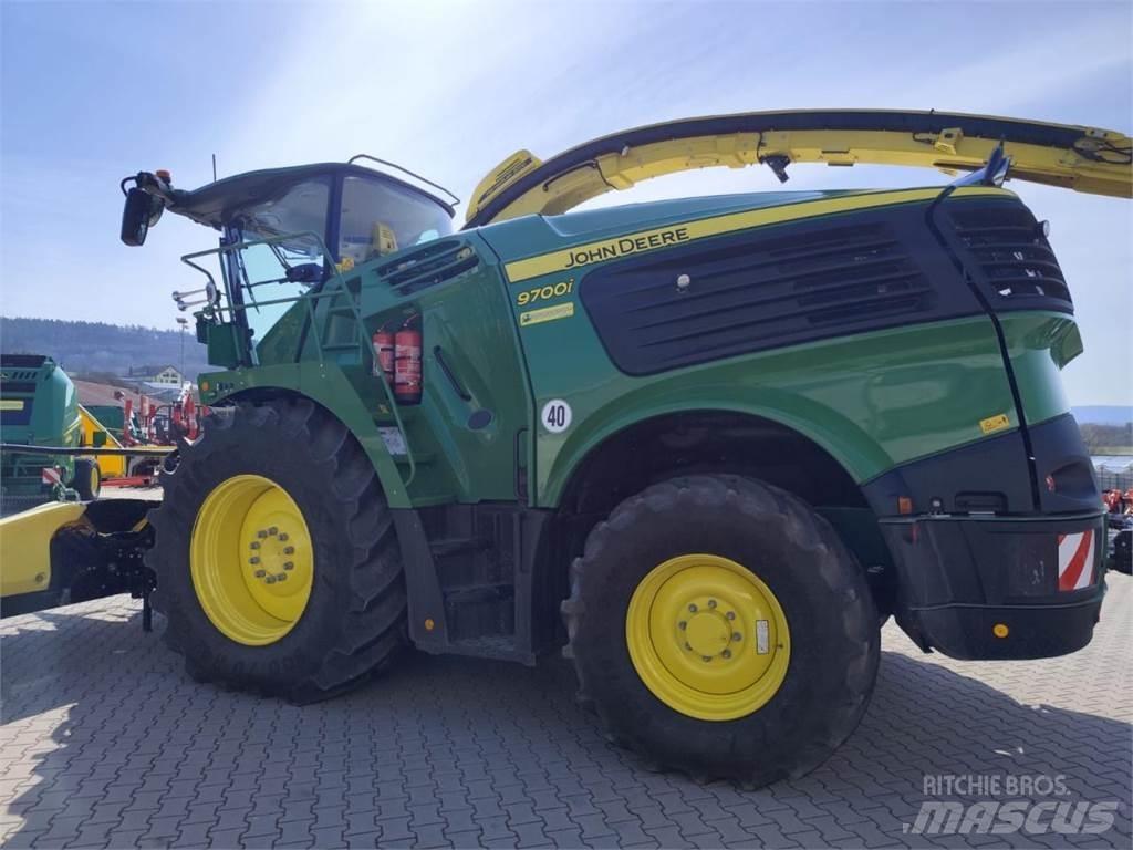 John Deere 9700i علافات ذاتية الدفع