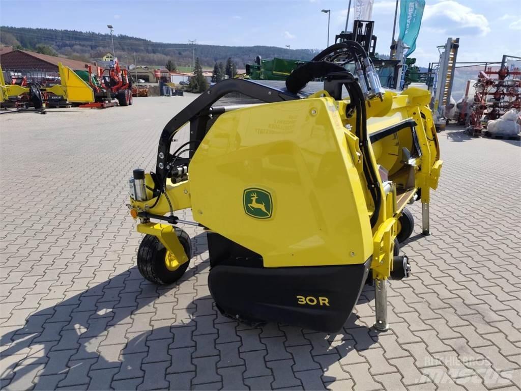John Deere 9700i علافات ذاتية الدفع
