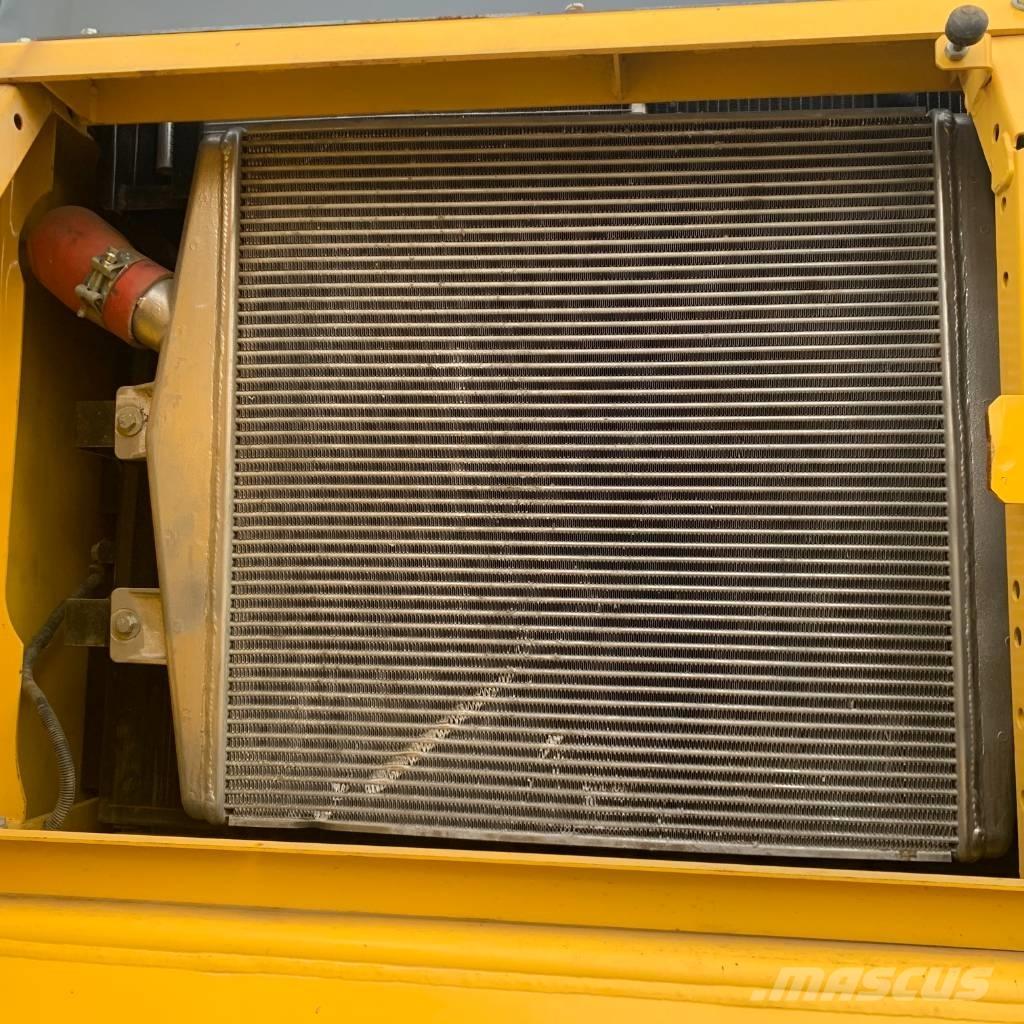 Komatsu PC450-8 حفارات زحافة