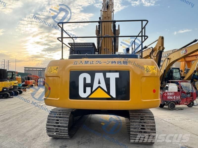 CAT 320 D حفارات زحافة