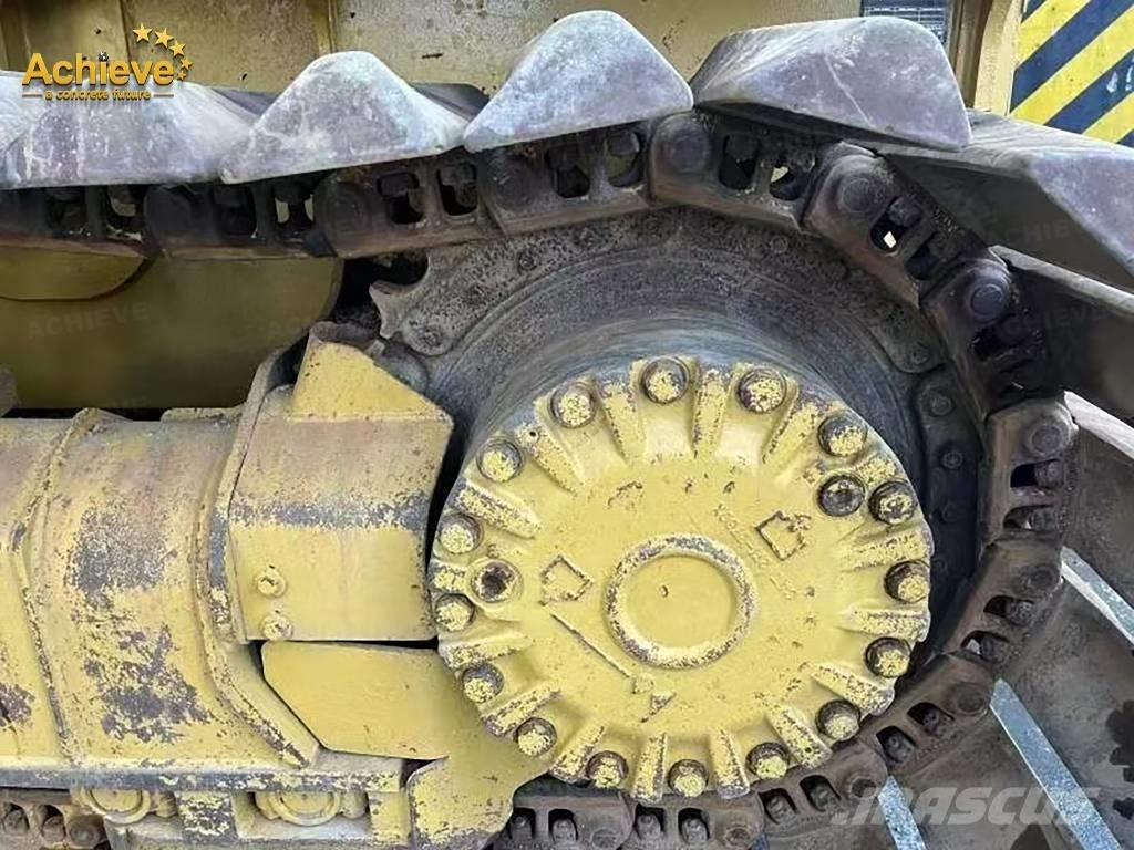 CAT D 3 بلدوزرات مجنزرة