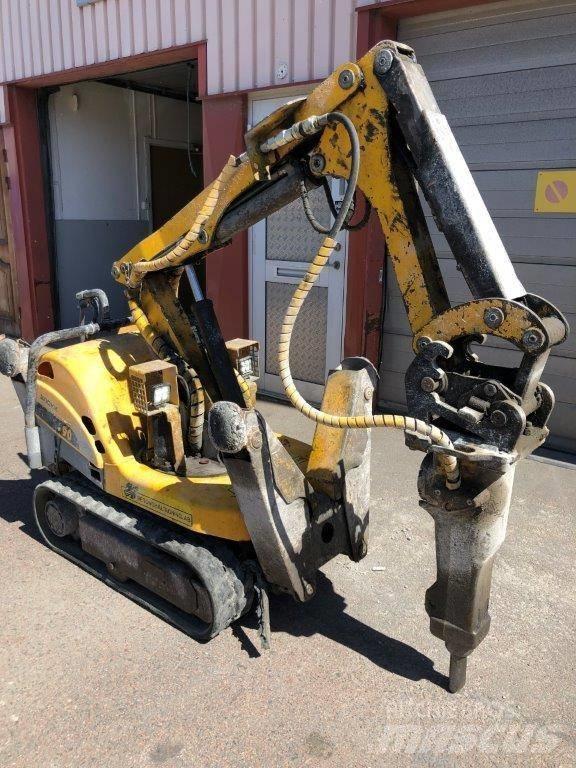 Brokk 90 حفارات هدم