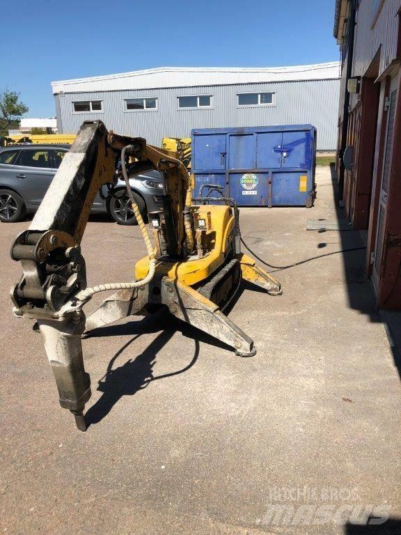 Brokk 90 حفارات هدم