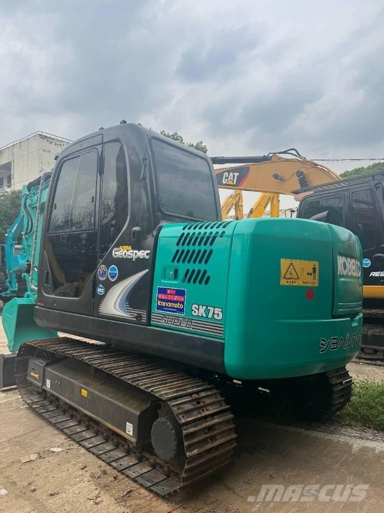 Kobelco SK 75 حفارات وسط 7 طن - 12 طن