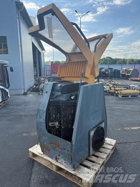 Liebherr L 556 مشعات