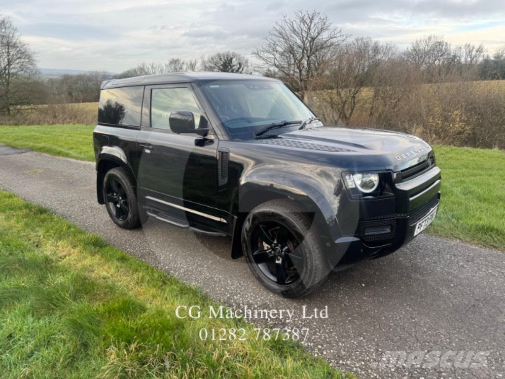 Land Rover Defender شاحنة مقفلة