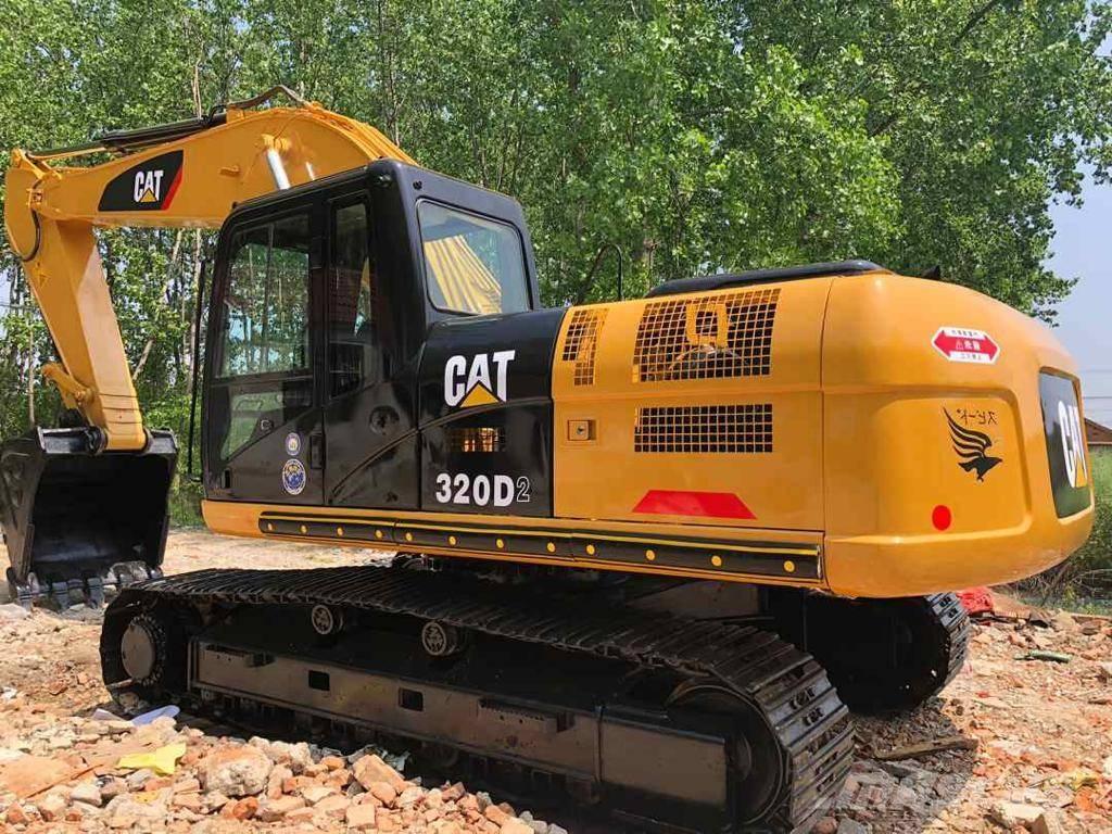 CAT 320D2 حفارات زحافة