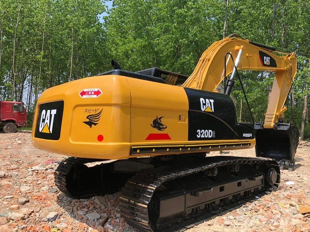 CAT 320D2 حفارات زحافة