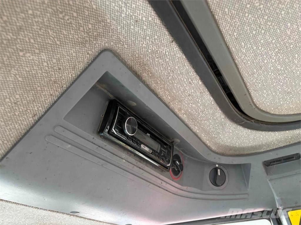 Ford 8240 الجرارات