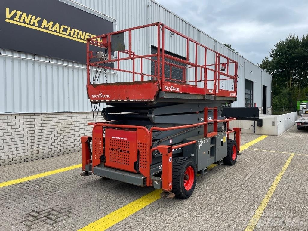 SkyJack SJ 9250 RT رافعات مقصية الشكل