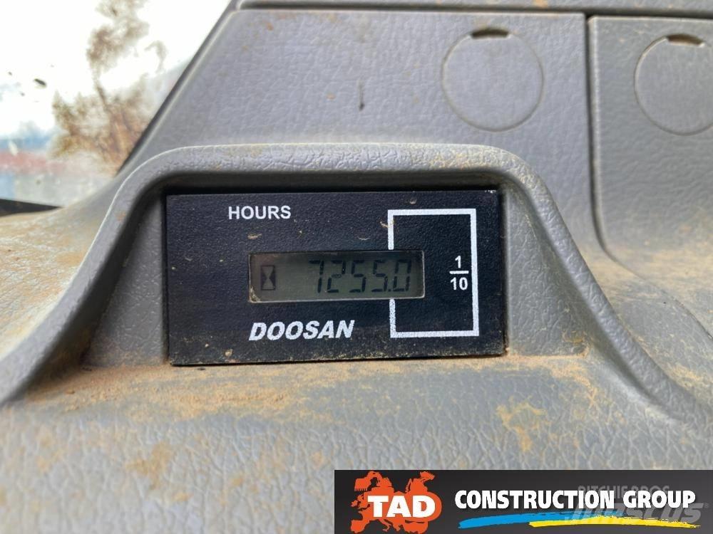 Doosan DX 140 LC حفارات زحافة
