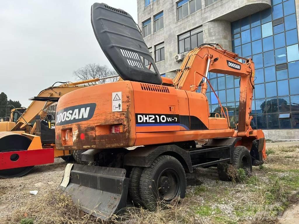 Doosan DH 210 W حفارات بعجل