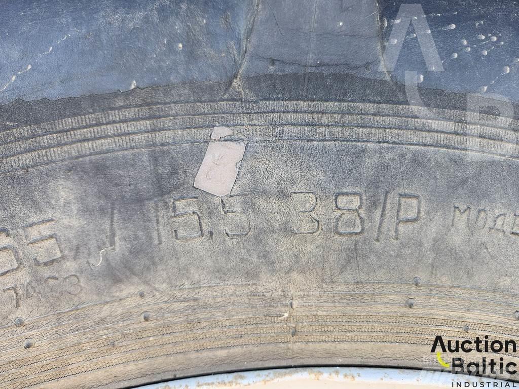 MTZ 82UK الجرارات