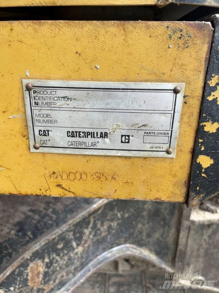 CAT 318 B L حفارات زحافة