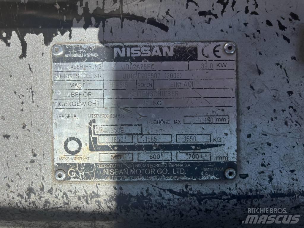 Nissan UD02A25PQ شاحنات LPG