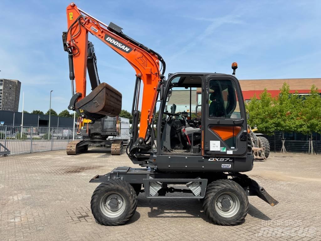 Doosan DX 57 حفارات بعجل