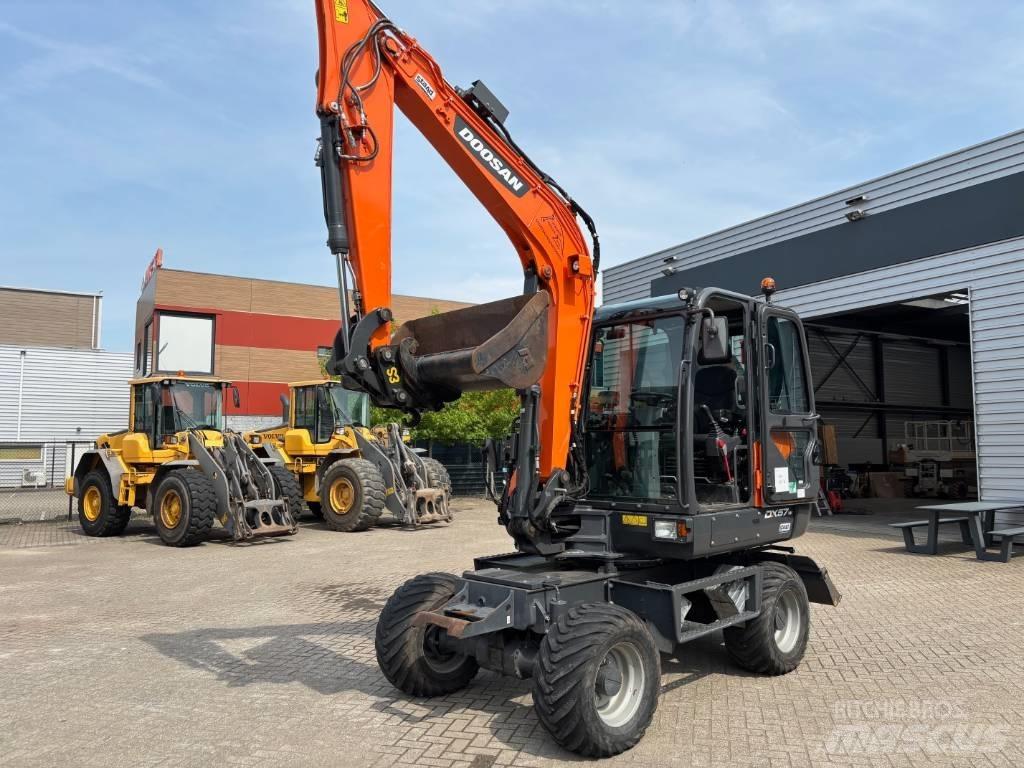 Doosan DX 57 حفارات بعجل