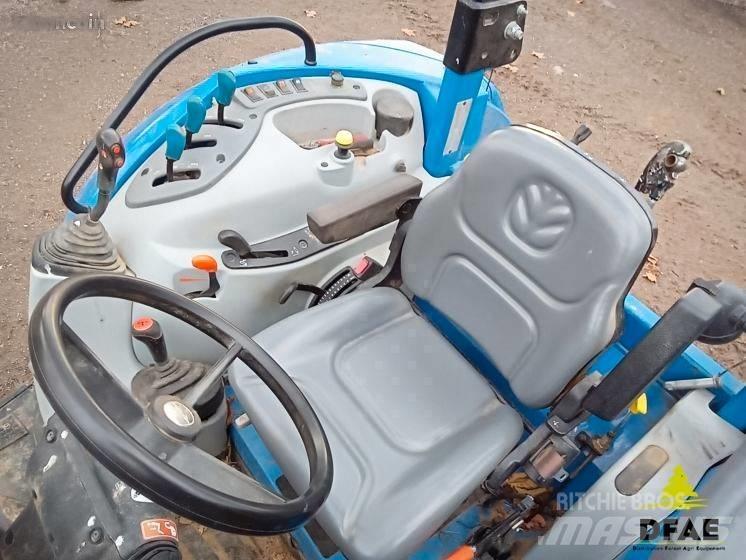 New Holland T 4.85 الجرارات
