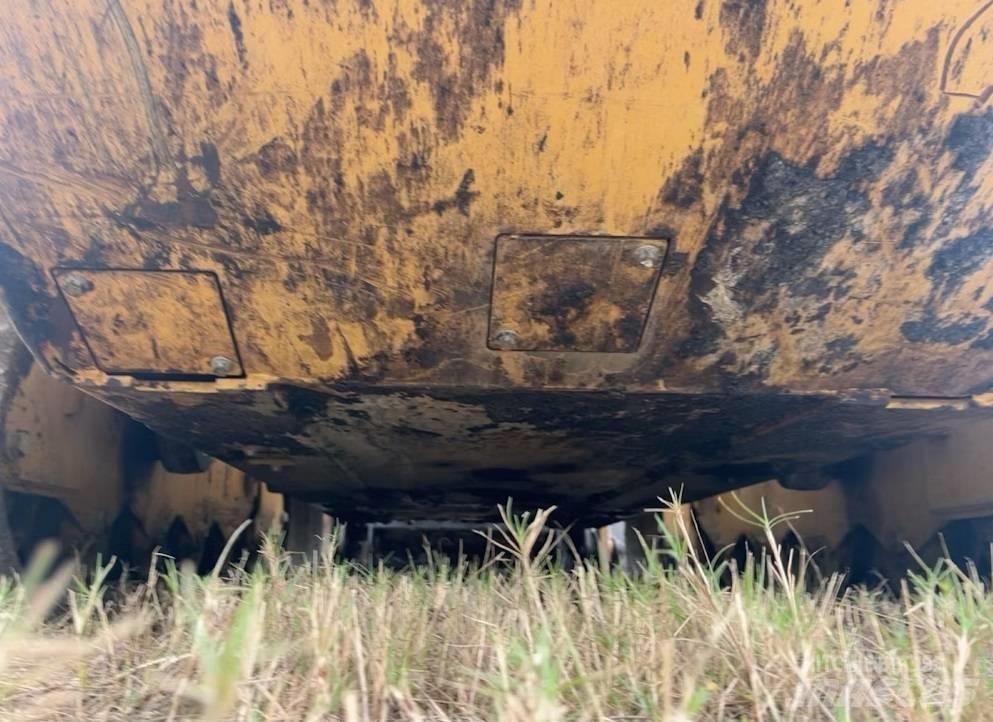 CAT 299 D 3 لوادر انزلاقية التوجيه