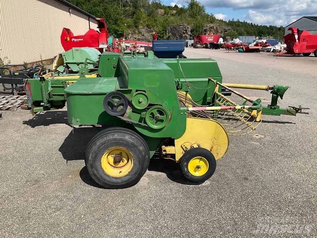John Deere 440 محزمات مربعة