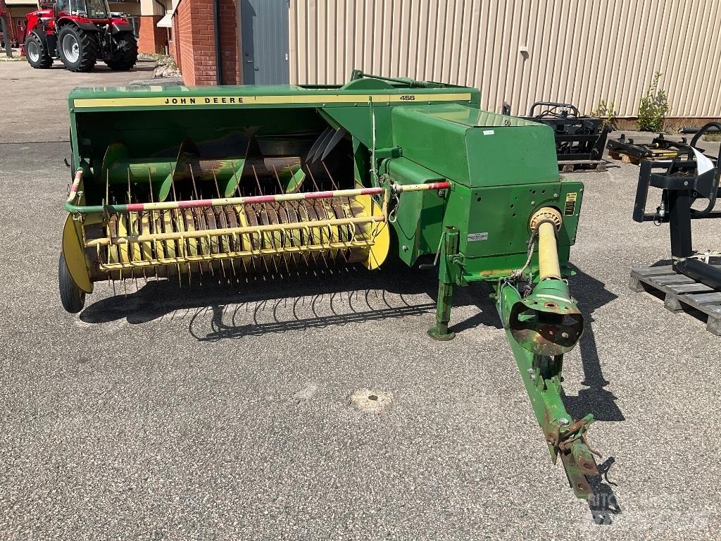John Deere 440 محزمات مربعة