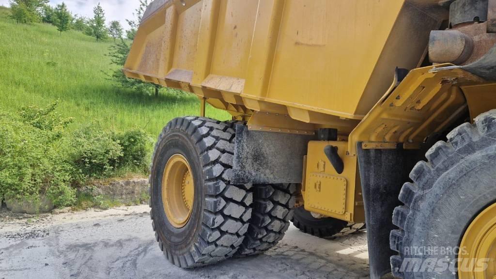 CAT 775 G شاحنات المخلفات الصلبة