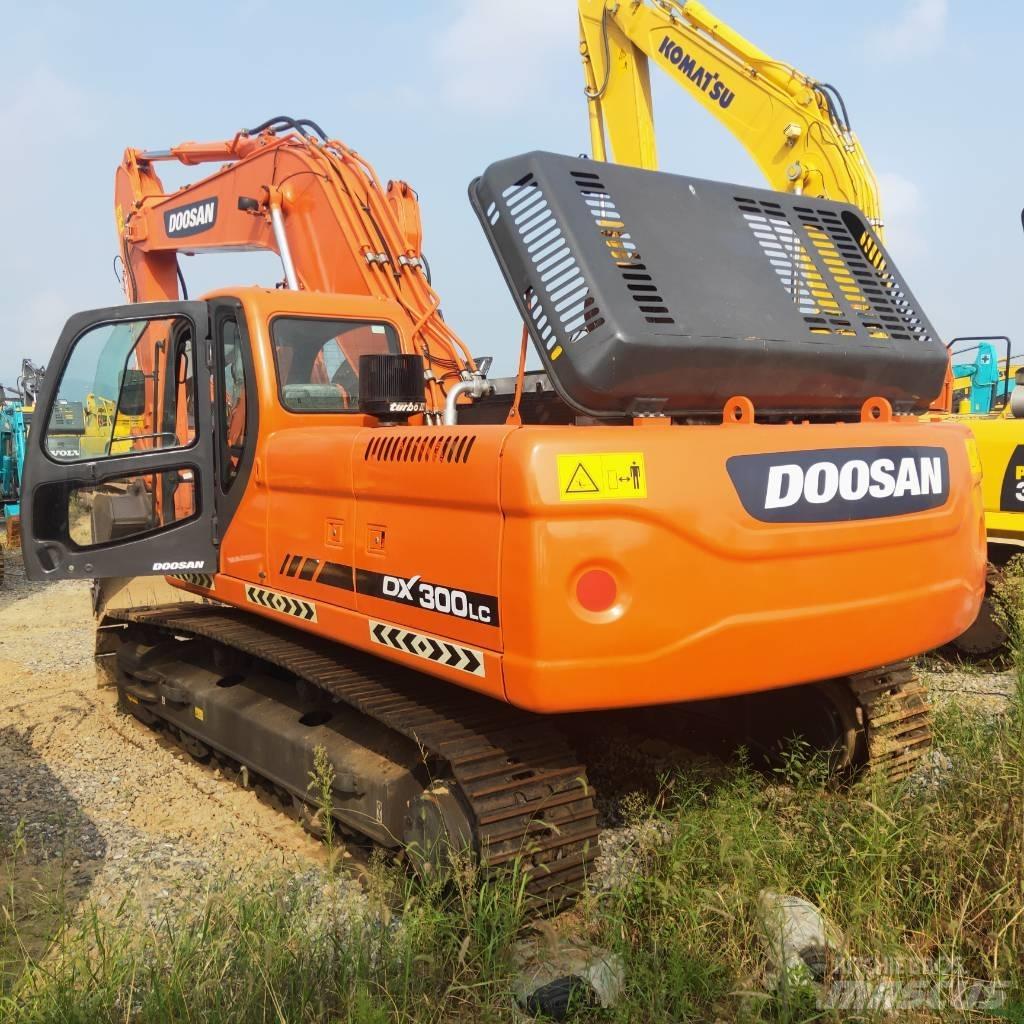 Doosan DX 300 LC حفارات زحافة