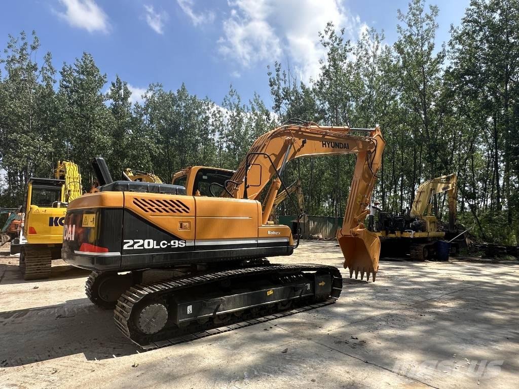 Hyundai R220LC-9S حفارات زحافة