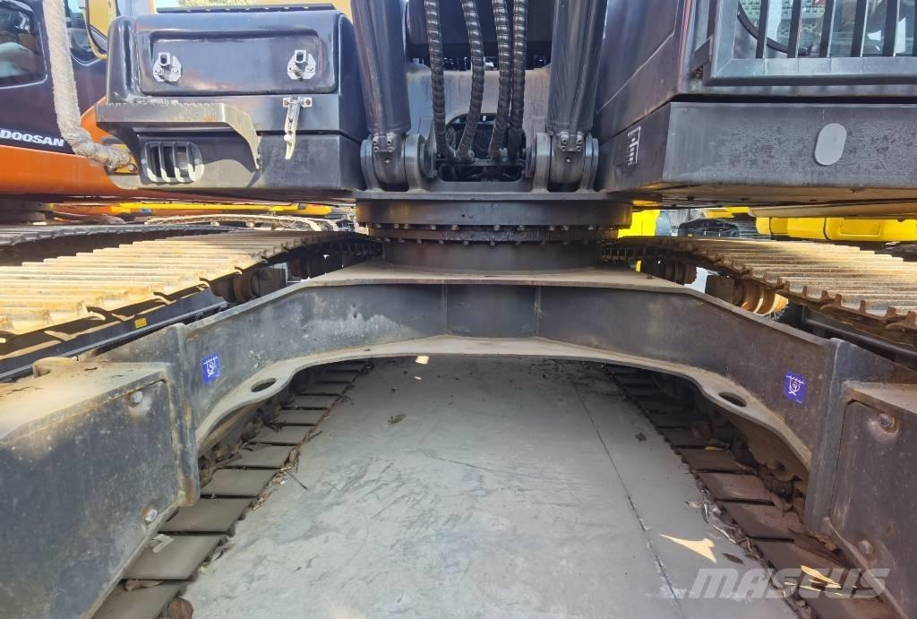 Volvo EC 220 DL حفارات زحافة