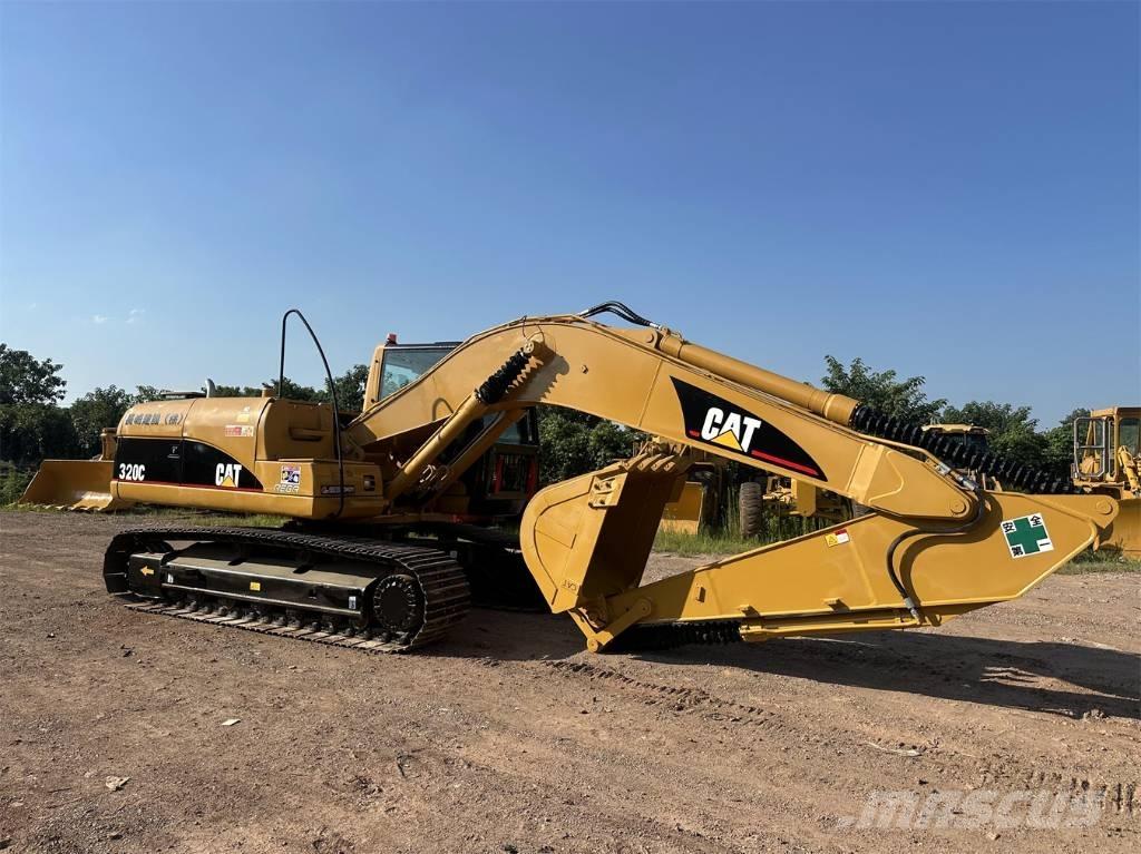 CAT 320 C حفارات زحافة