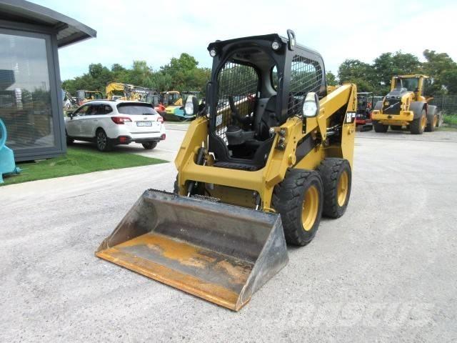CAT 226 D لوادر انزلاقية التوجيه