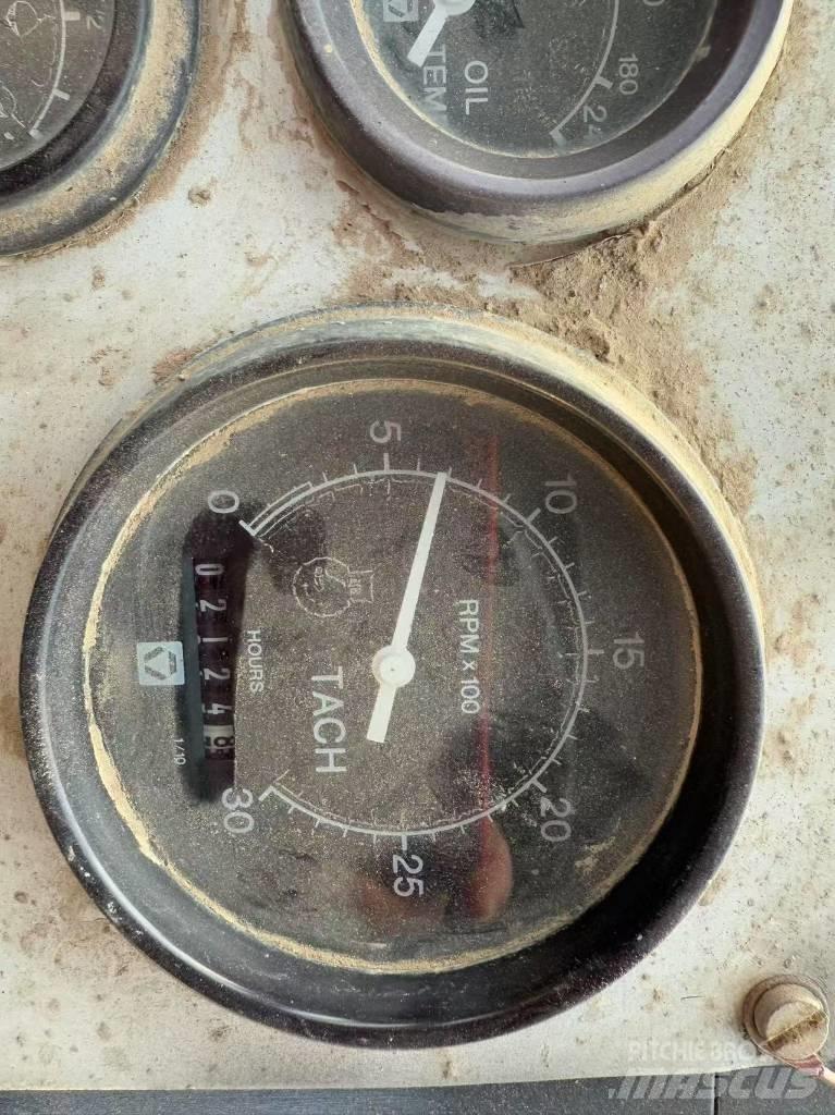 Dynapac CC 211 مداحل ثنائية الاسطوانة
