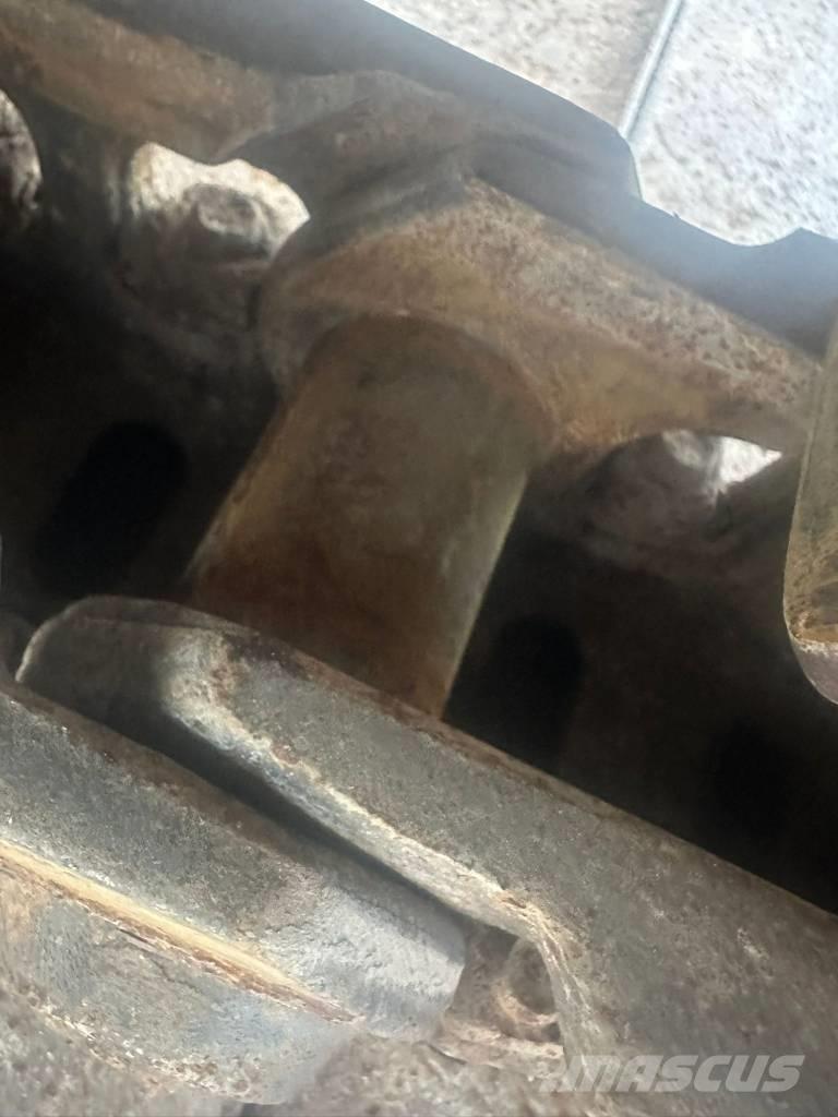 JCB JS 145 LC حفارات زحافة