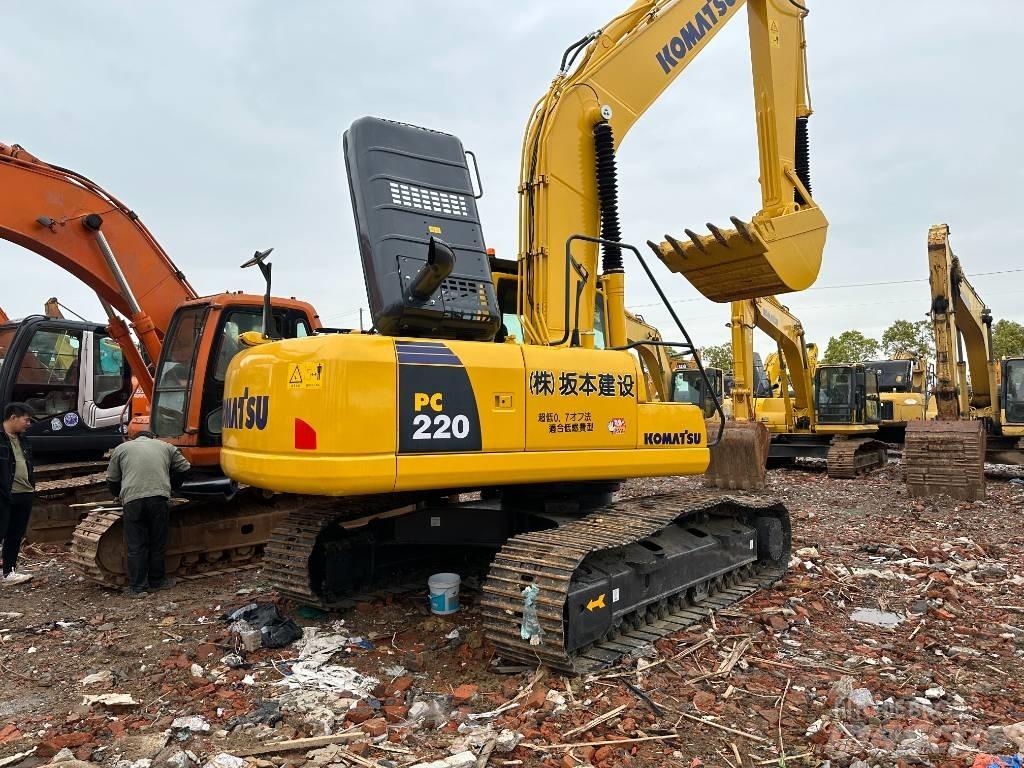 Komatsu PC 220-8M0 حفارات زحافة