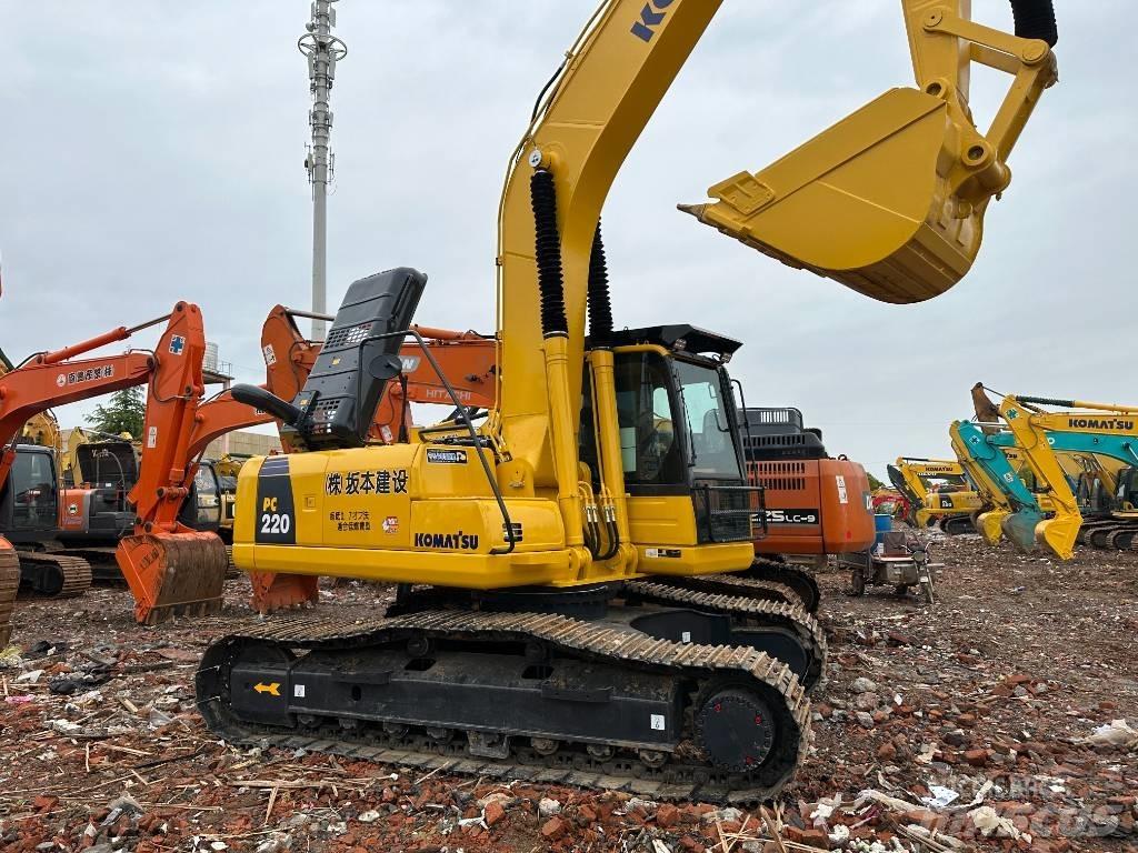 Komatsu PC 220-8M0 حفارات زحافة