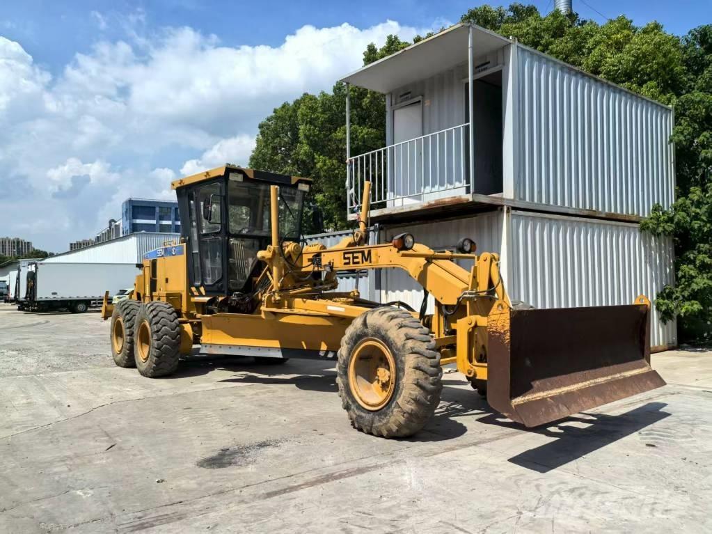 SEM 919 معدات تمهيد الطرق