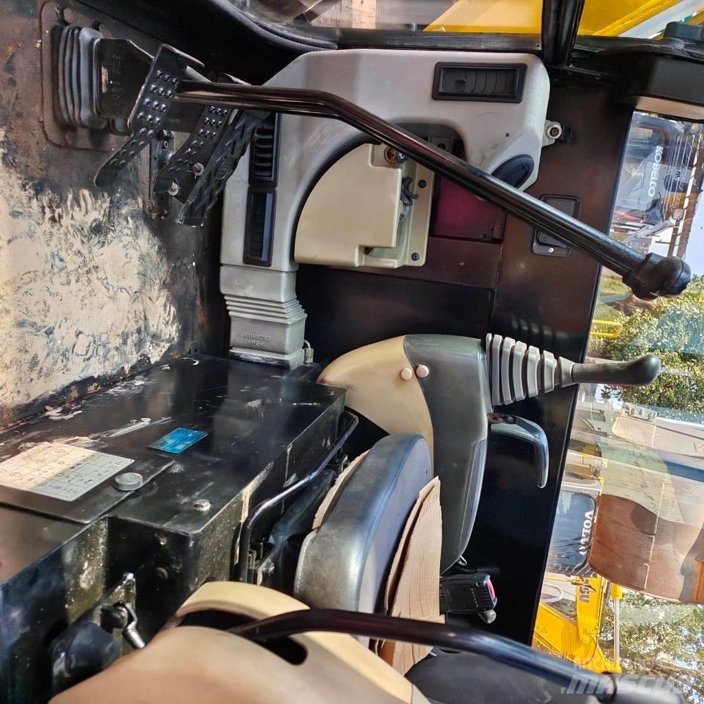 CAT 305.5 E حفارات صغيرة أقل من 7 طن (حفارات صغيرة)