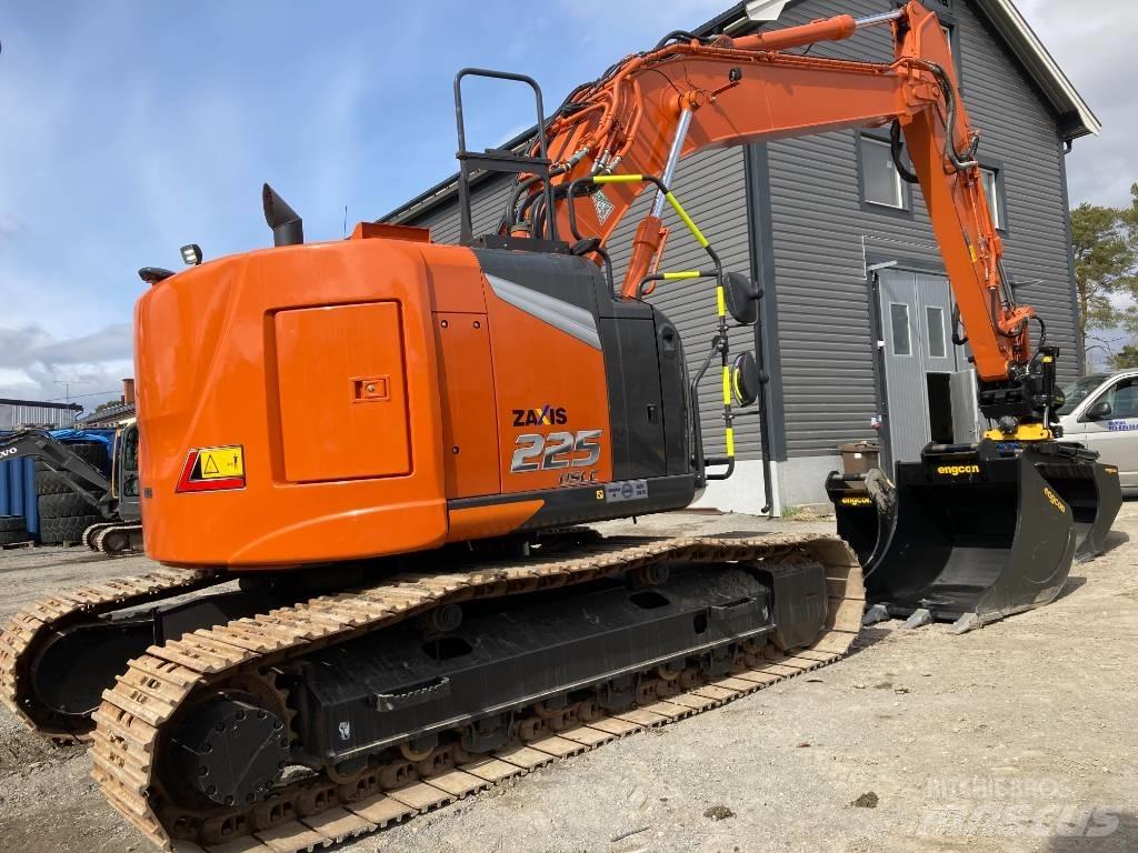 Hitachi ZX 225 US LC حفارات زحافة