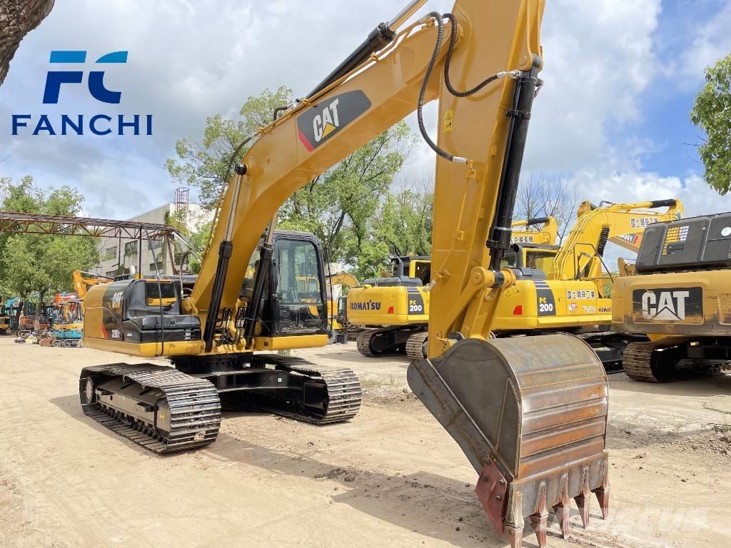 CAT 320 D2 حفارات زحافة