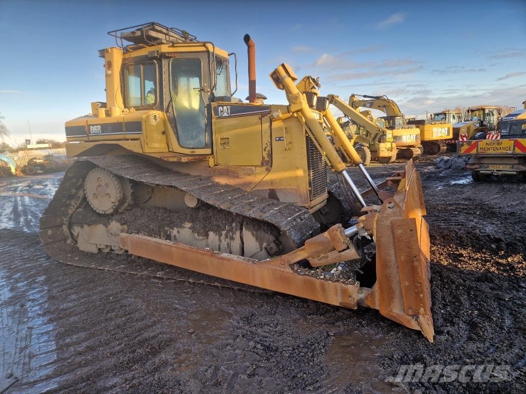 CAT D 6 R LGP III بلدوزرات مجنزرة