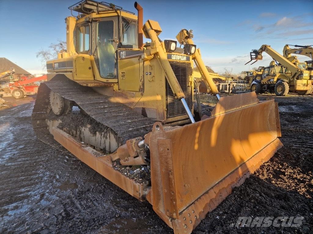 CAT D 6 R LGP III بلدوزرات مجنزرة