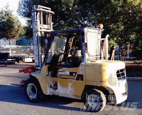 CAT DP 45 K شاحنات الديزل