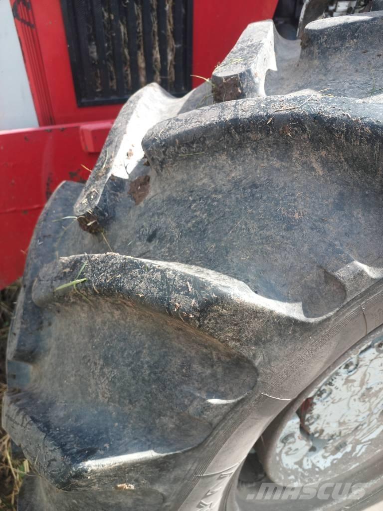 Massey Ferguson 2725 الجرارات
