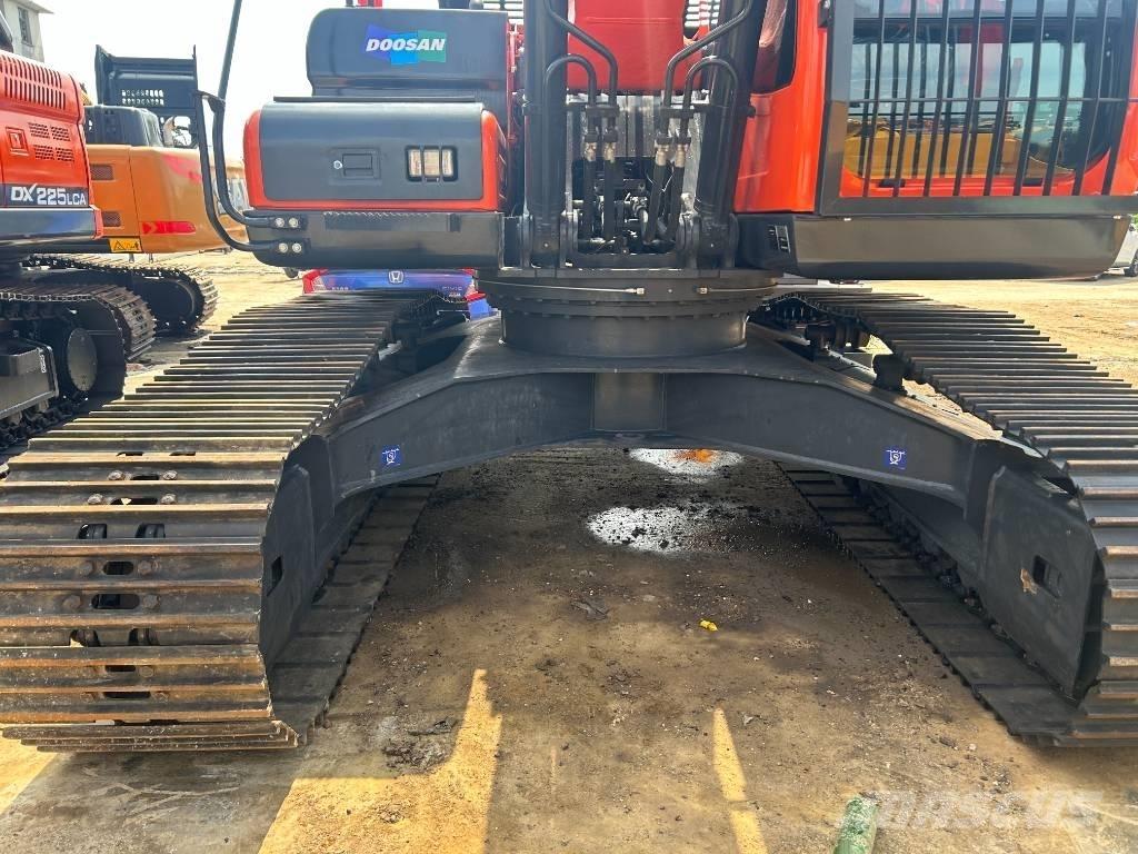Doosan DX 225 LC حفارات زحافة