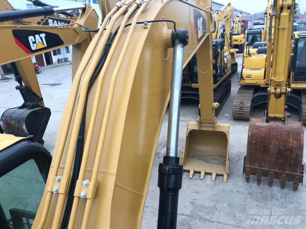 CAT 320 D حفارات زحافة