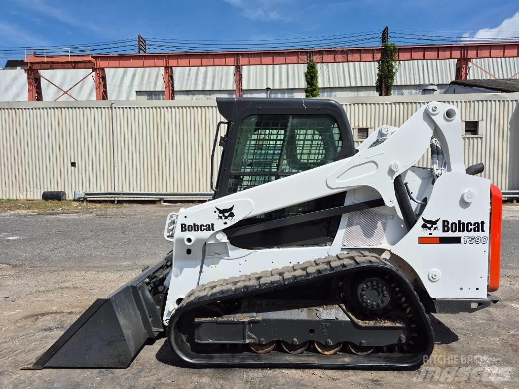 Bobcat T 590 لوادر انزلاقية التوجيه