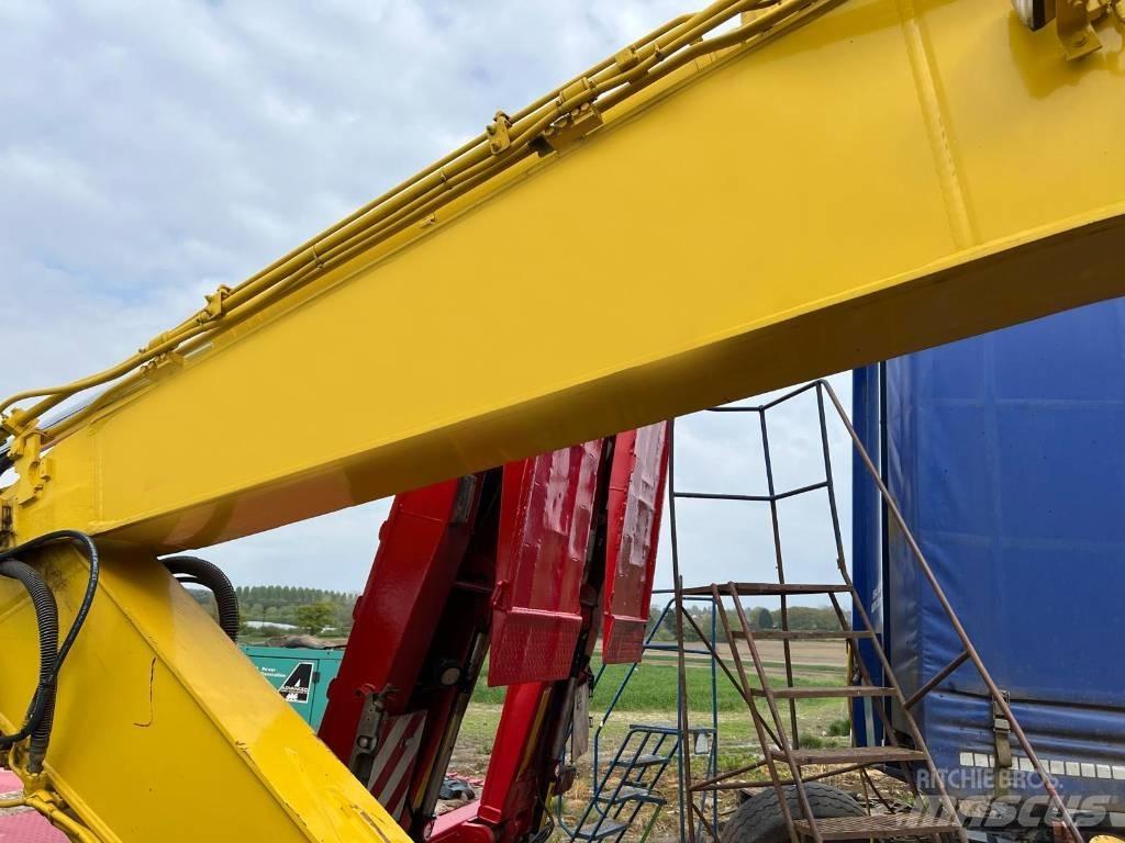 Komatsu PC 228 USLC حفارات زحافة