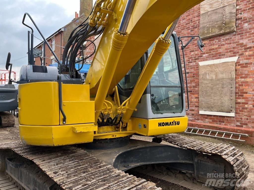 Komatsu PC 228 USLC حفارات زحافة
